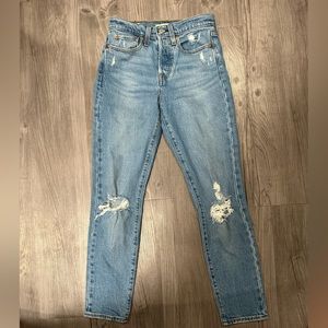 Distressed Levi’s size 24